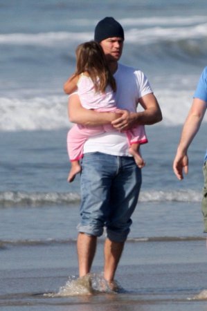 Папочки: Matt Damon с дочкой Изабеллой (2011)